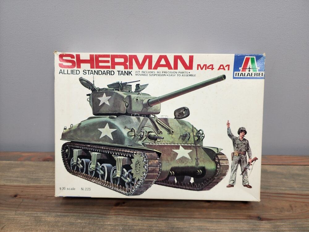 Italaerei Sherman M4A1 76mm Tank 1/35 Model Kit N.225 Vintage Italeri